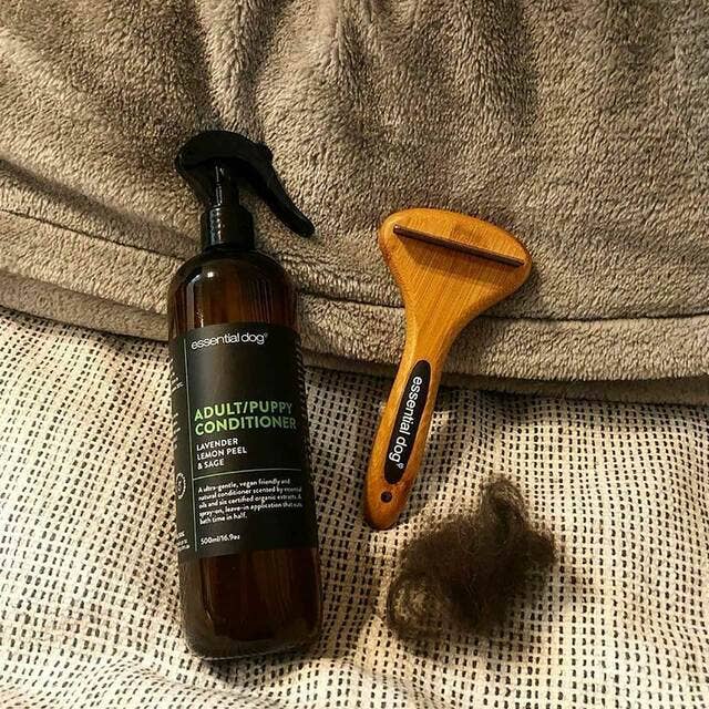 Essential Dog - Natural Bamboo Dog Deshedding Tool: Cats & Dogs - Teddy DogWear